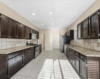1011 Wentworth Drive - Photo Thumbnail 6