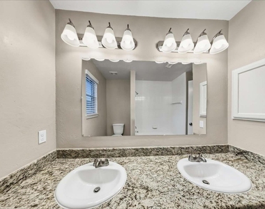 1011 Wentworth Drive - Photo Thumbnail 13