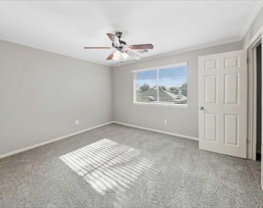 1011 Wentworth Drive - Photo Thumbnail 10