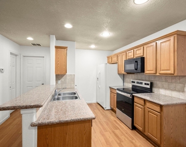 16807 Crestmont - Photo Thumbnail 8