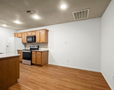 16807 Crestmont - Photo Thumbnail 7