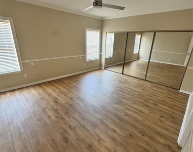 290 Wilcrest Drive - Photo Thumbnail 18