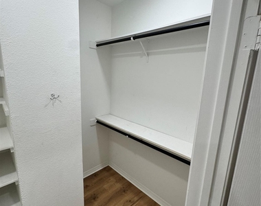 290 Wilcrest Drive - Photo Thumbnail 13