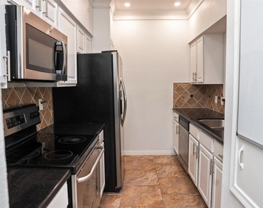 290 Wilcrest Drive - Photo Thumbnail 6