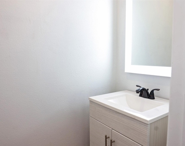 290 Wilcrest Drive - Photo Thumbnail 9