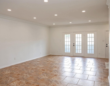 290 Wilcrest Drive - Photo Thumbnail 3