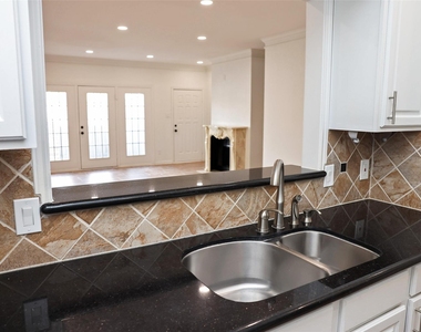 290 Wilcrest Drive - Photo Thumbnail 8