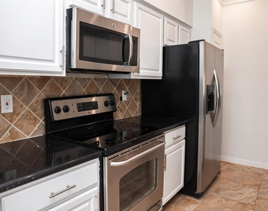 290 Wilcrest Drive - Photo Thumbnail 7