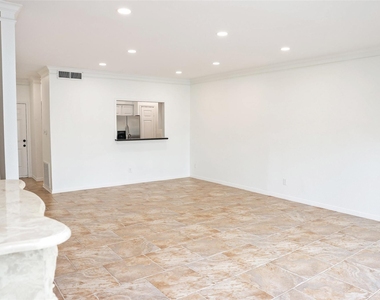 290 Wilcrest Drive - Photo Thumbnail 2
