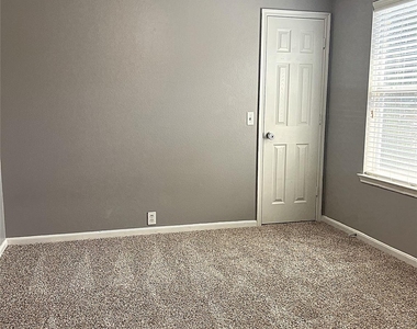 4714 Glencastle Court - Photo Thumbnail 33