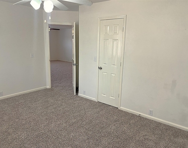 4714 Glencastle Court - Photo Thumbnail 31