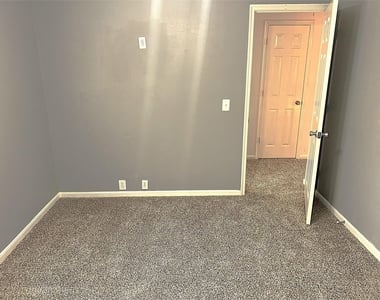 4714 Glencastle Court - Photo Thumbnail 34