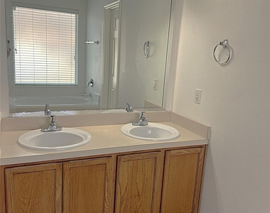 4714 Glencastle Court - Photo Thumbnail 14