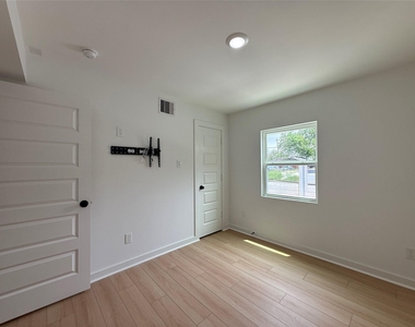 3617 Rosalie Street - Photo Thumbnail 8
