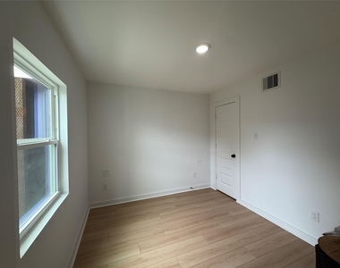 3617 Rosalie Street - Photo Thumbnail 7