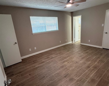 4210 Steep Rock Drive - Photo Thumbnail 8