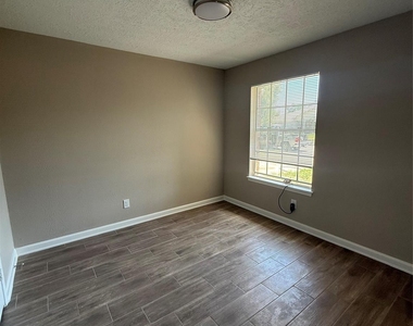 4210 Steep Rock Drive - Photo Thumbnail 6
