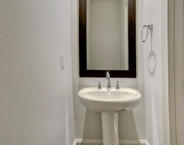 5506 Darling Street - Photo Thumbnail 8