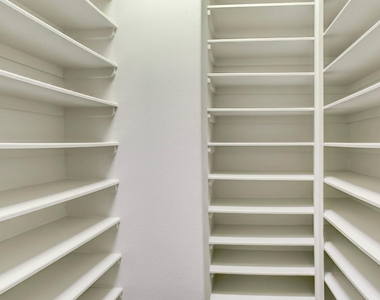 5506 Darling Street - Photo Thumbnail 15