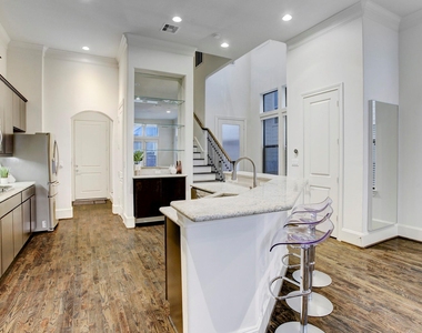 5506 Darling Street - Photo Thumbnail 3