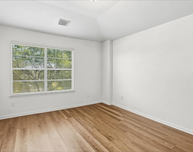 1631 Laura Anne Drive - Photo Thumbnail 14