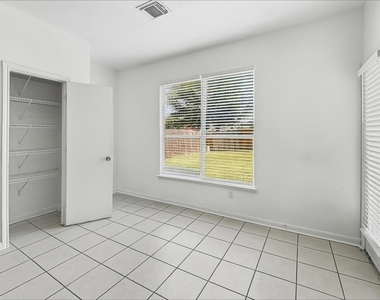1631 Laura Anne Drive - Photo Thumbnail 3
