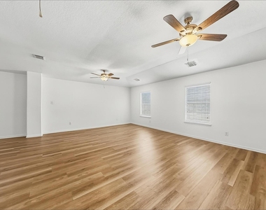 1631 Laura Anne Drive - Photo Thumbnail 11