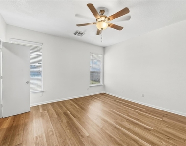 1631 Laura Anne Drive - Photo Thumbnail 6