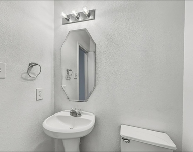 1631 Laura Anne Drive - Photo Thumbnail 10