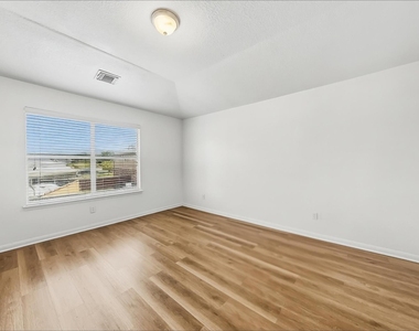 1631 Laura Anne Drive - Photo Thumbnail 12