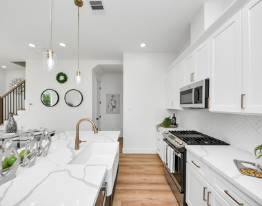 2434 Harrington Street - Photo Thumbnail 6