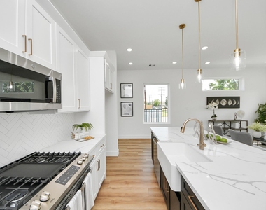 2434 Harrington Street - Photo Thumbnail 7