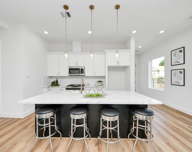 2434 Harrington Street - Photo Thumbnail 4