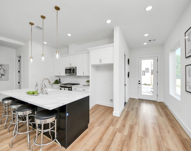 2434 Harrington Street - Photo Thumbnail 3