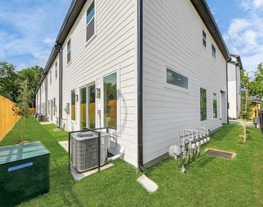 2434 Harrington Street - Photo Thumbnail 37