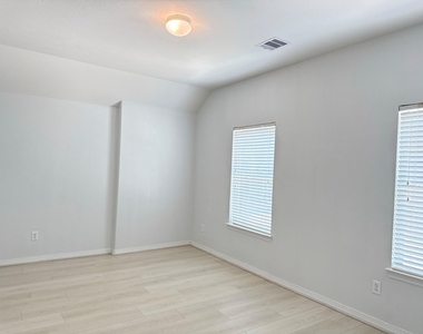 4127 Longmont Hills - Photo Thumbnail 16