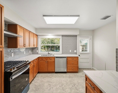 5109 Nina Lee Lane - Photo Thumbnail 7