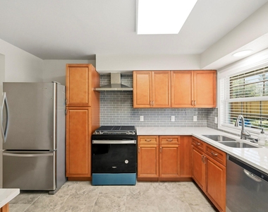 5109 Nina Lee Lane - Photo Thumbnail 9