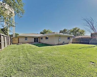 2705 Coy Drive - Photo Thumbnail 13