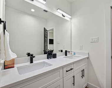 712 Delano Street - Photo Thumbnail 41