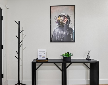 712 Delano Street - Photo Thumbnail 6