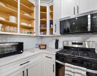712 Delano Street - Photo Thumbnail 9