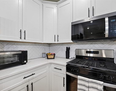 712 Delano Street - Photo Thumbnail 10