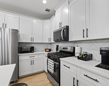712 Delano Street - Photo Thumbnail 11