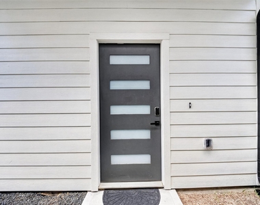 712 Delano Street - Photo Thumbnail 4