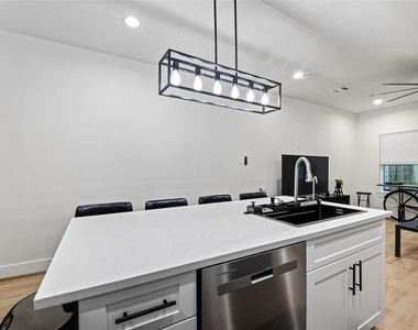 712 Delano Street - Photo Thumbnail 17