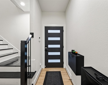 712 Delano Street - Photo Thumbnail 5