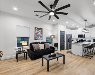 712 Delano Street - Photo Thumbnail 23