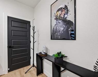 712 Delano Street - Photo Thumbnail 24