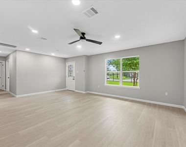 5039 Briscoe Street - Photo Thumbnail 4
